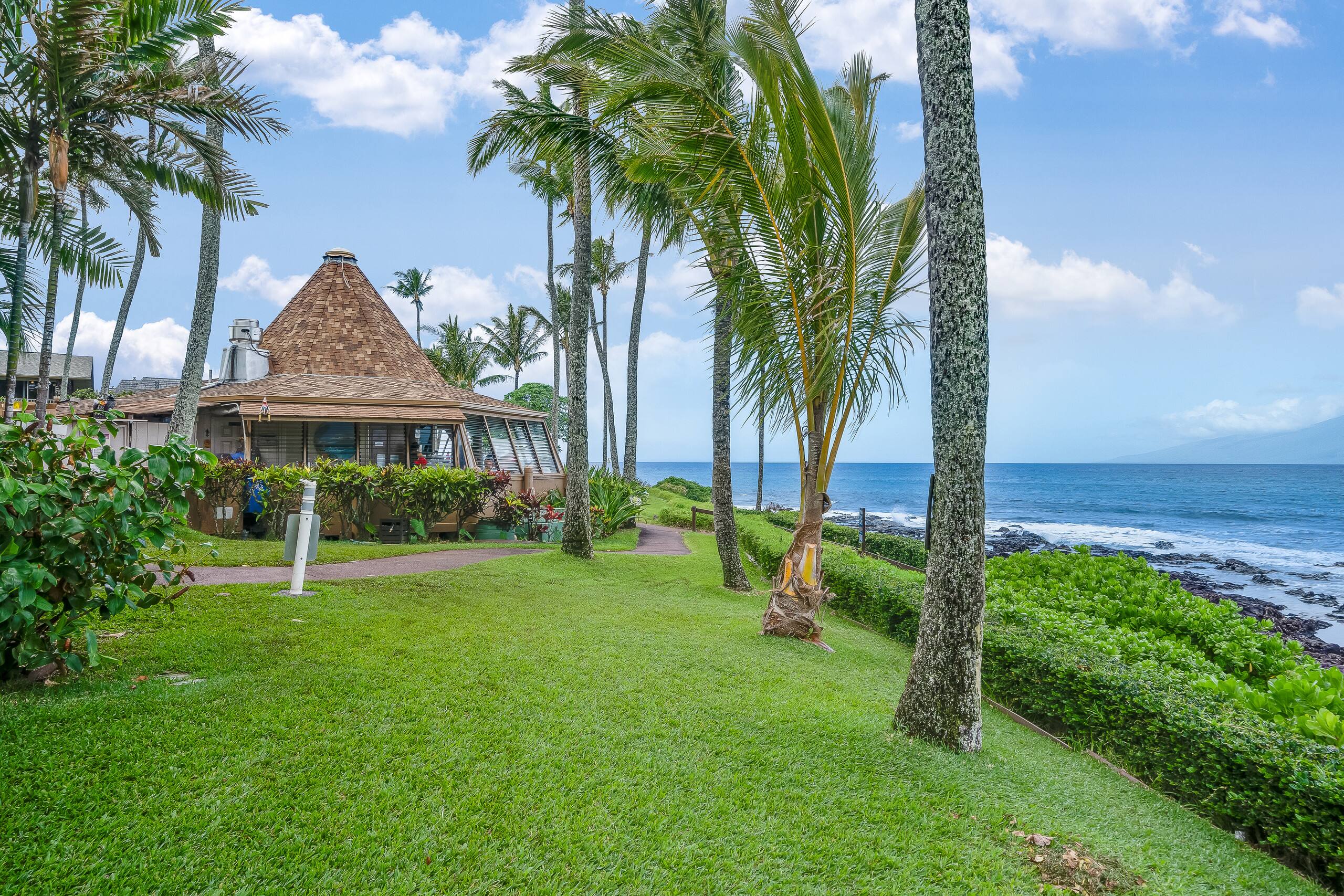 Condo in Lahaina · ★4.74 · 1 bedroom · 2 beds · 1 bath - Image 48