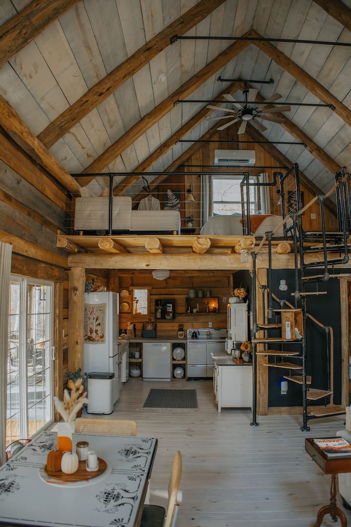 Creekside Cabin • Hot Tub • Fire Pit • Seclusion