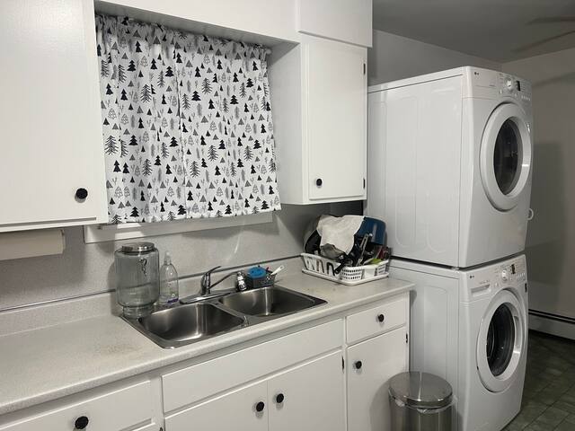 The Cozy House + Cottage In The City: Units 1 & 2 gallery image 3