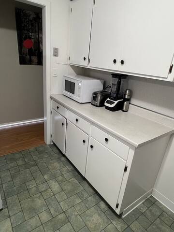 The Cozy House + Cottage In The City: Units 1 & 2 gallery image 4