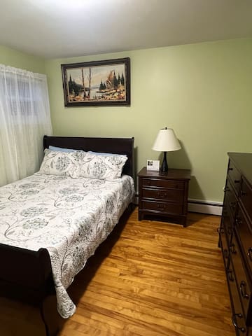 The Cozy House + Cottage In The City: Units 1 & 2