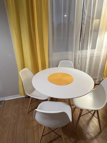 The Cozy House + Cottage In The City: Units 1 & 2 gallery image 2