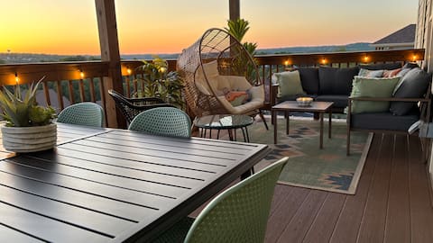 Easy-Access Large Family Stay by SDC- Sleeps 32