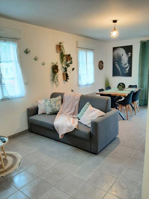 Close to airport, within walking distance of O' Jungle