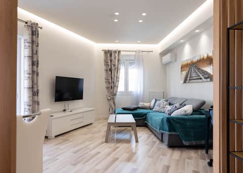 Successful Airbnb property: Luxurious bright suite near Acropolis of Athens in ΛΟΦΟΣ ΛΑΜΠΡΑΚΗ