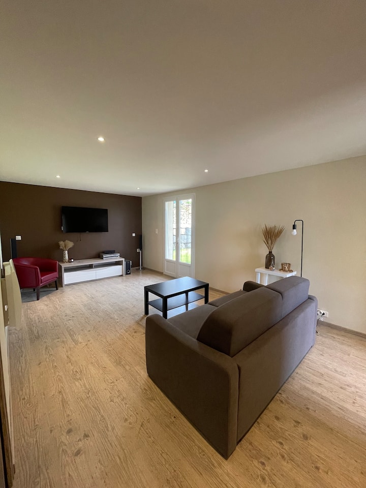 Bas De Maison 40 M2 Climatisé Avec Extérieur - Balazuc