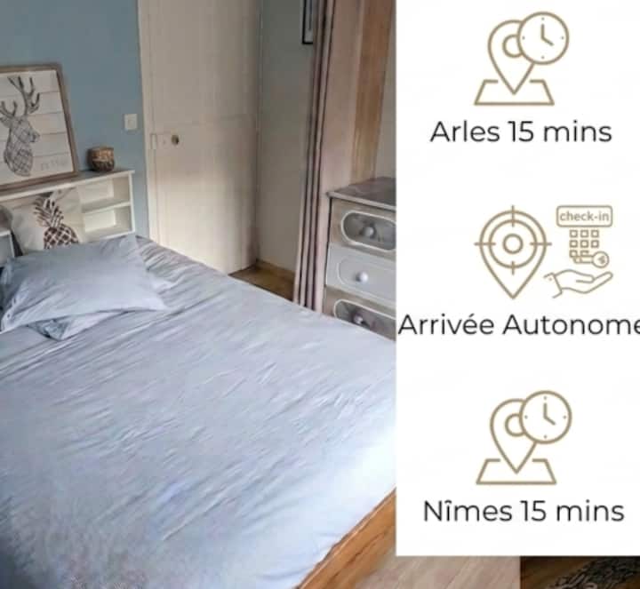 Chambre Lit Double # Bleu & Tv Connectée - Bellegarde