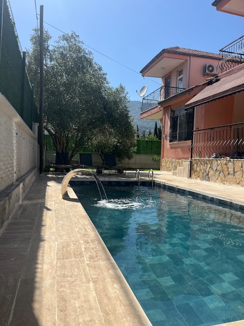 Villa with private pool in nature