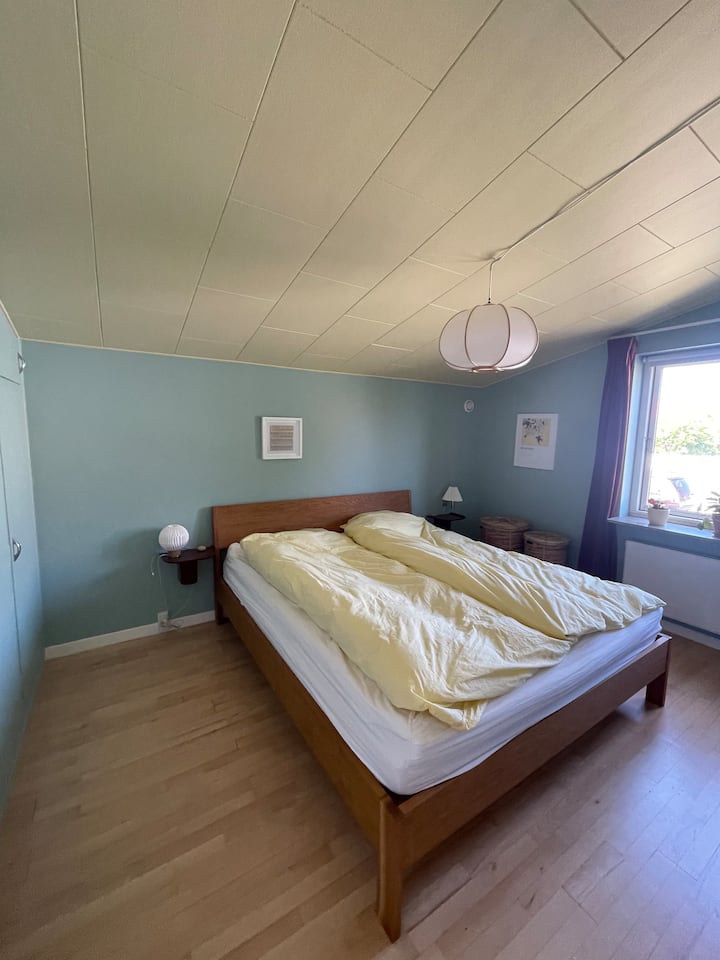 Spálňa s manželskou posteľou