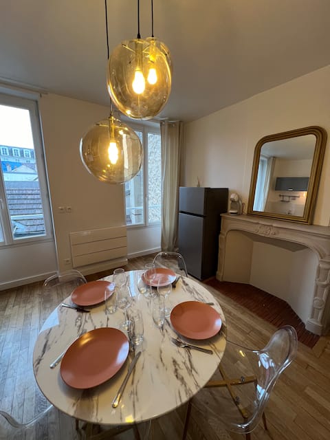 Charming F2 in the center of Mantes