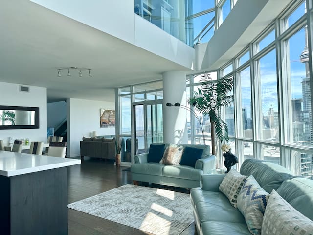 2-storey Penthouse w/2 parking and lake/city views