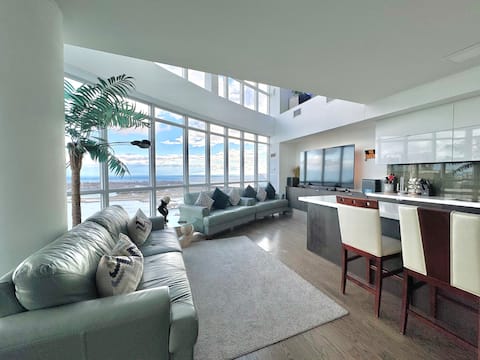 2-storey Penthouse w/2 parking and lake/city views
