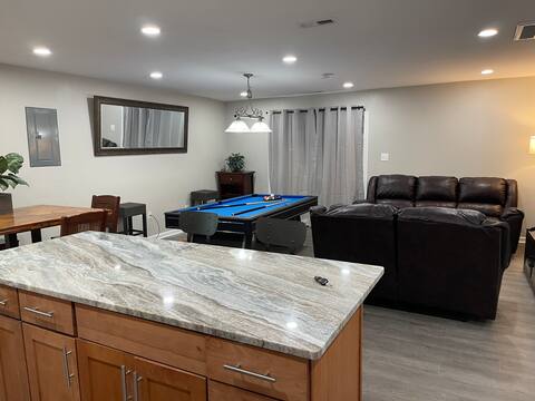 Stylish & Spacious House by Dulles Airport