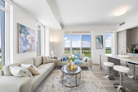 Top performing Airbnb: Luxury Penthouse | Skyline Views | Markham in Markham