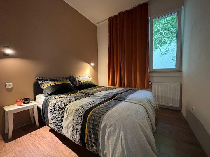 საძინებელი ორადგილიანი საწოლით ,160სმ