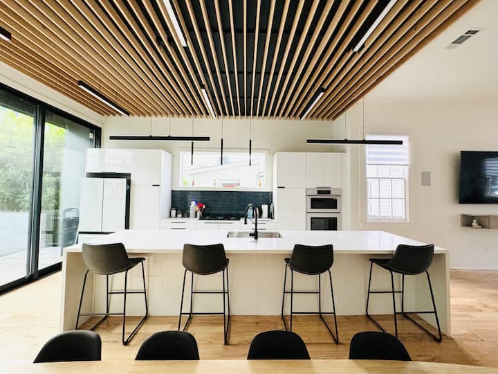 Modern Uptown Camelback In Black - New Orleans, LA