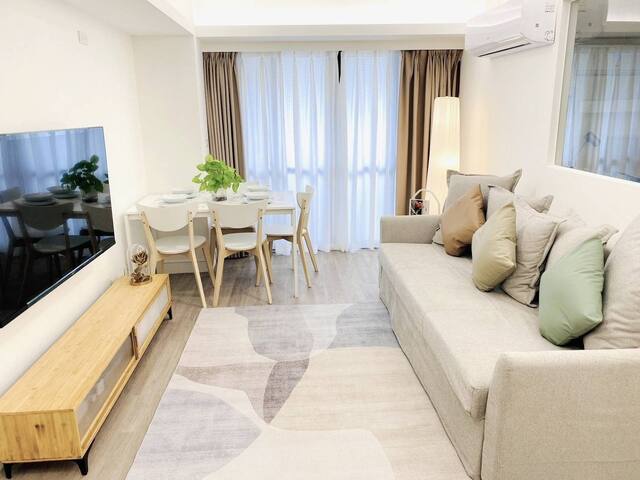 Chic | Near Daan Park | Elevator | Family Comfort gallery image 2