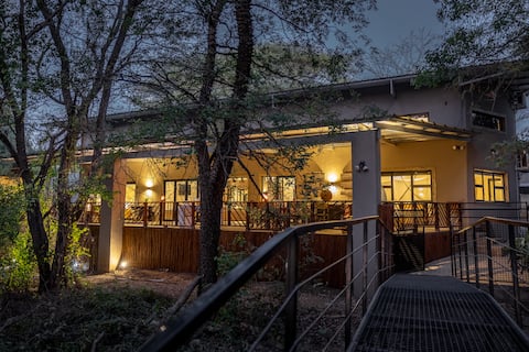 Chobe House and Chalets (4 Bed Villa & 5 Chalets)