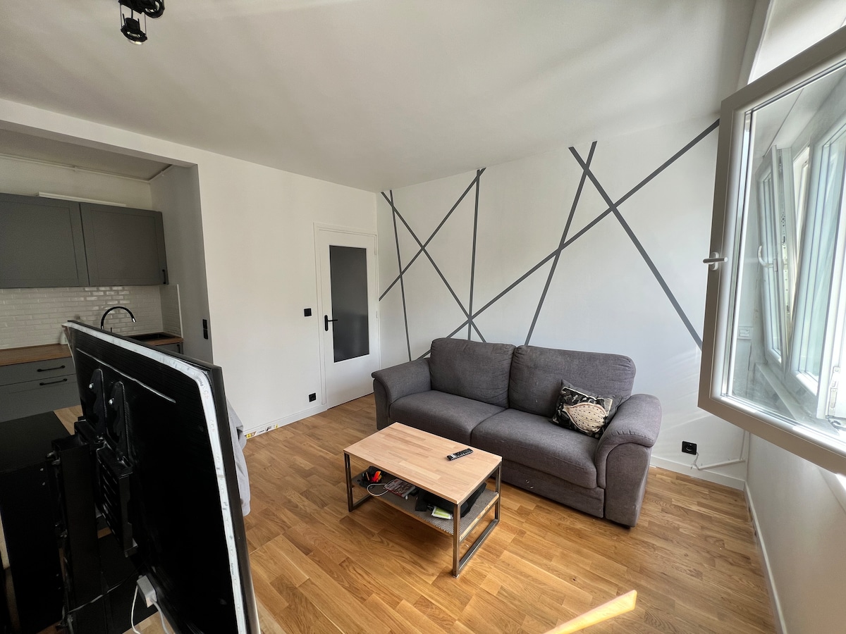 Top performing Airbnb: La Madeleine Apartment/Lille in La Madeleine