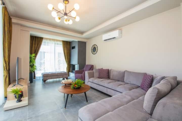 Villa Balmain
Fethiye Merkezde Konforlu Villa - Fethiye