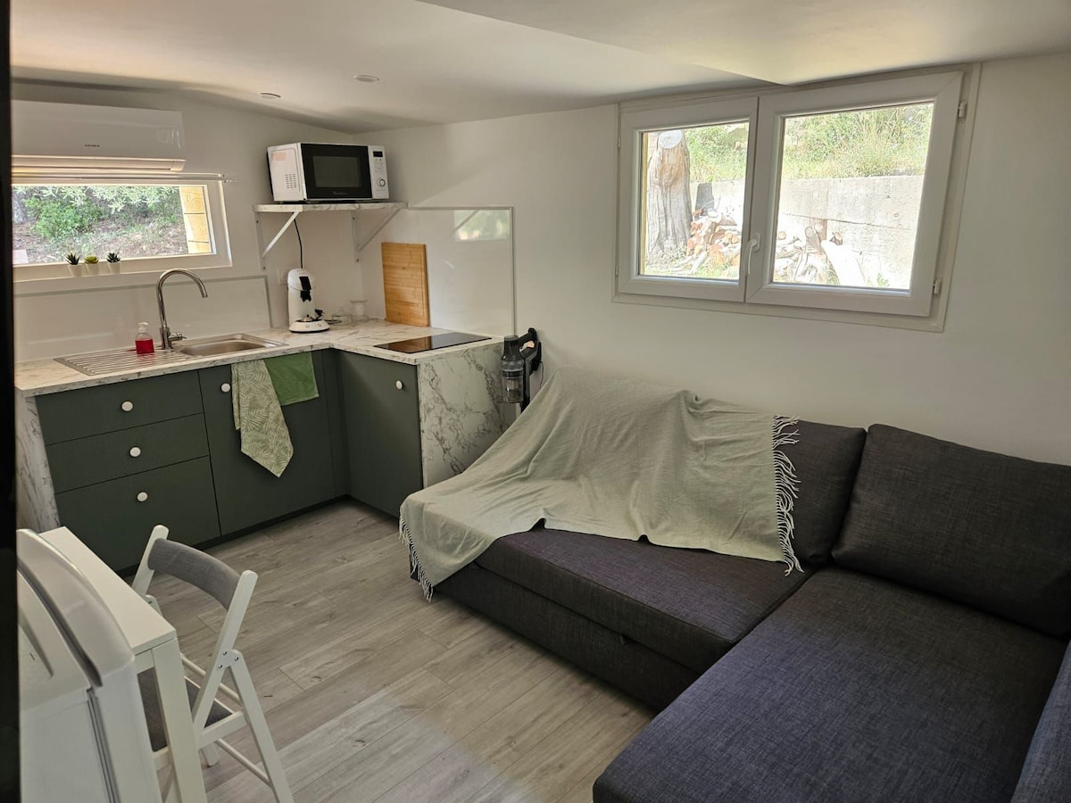 Successful Airbnb property: Bungalow amid olive trees in La Ciotat