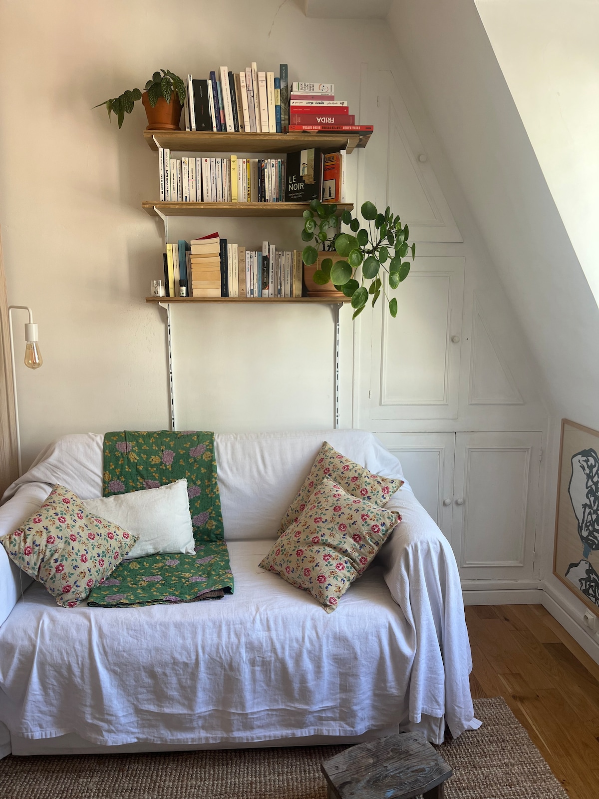 Popular Airbnb listing: Studio parisien in Paris 11e Arrondissement