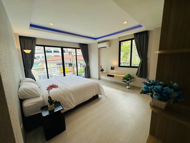 New 168sqm 3BR FL3 Ekamai luxury home near 711,BTS gallery image 2