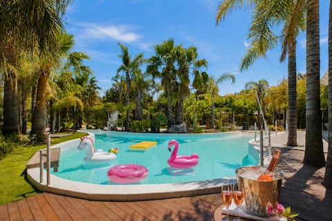 Tropical Villa |Pool|Jacuzzi|Bar|BBQ|AC|16 Guests