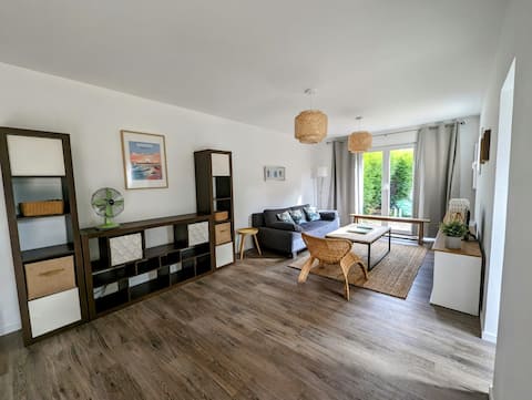 Successful Airbnb property: Charming house by the sea in Luc Sur Mer
