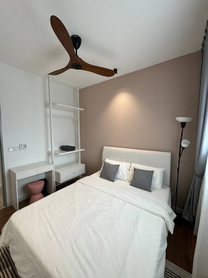 配备标准双人床。