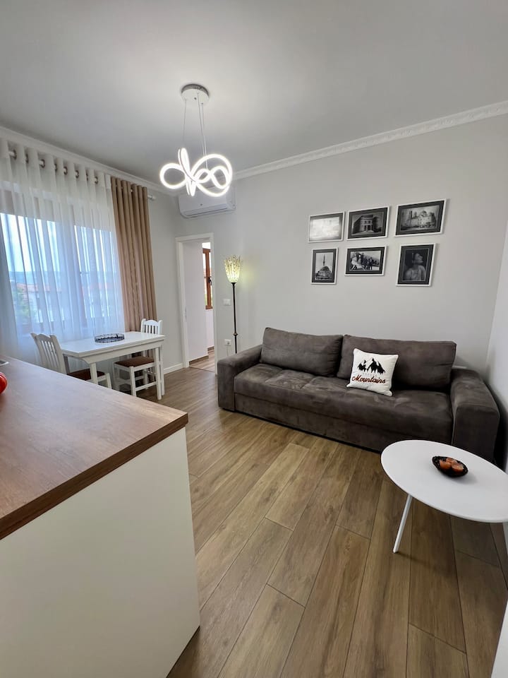Modern Artdeco Apartment Korca City Center 2 - Korçë