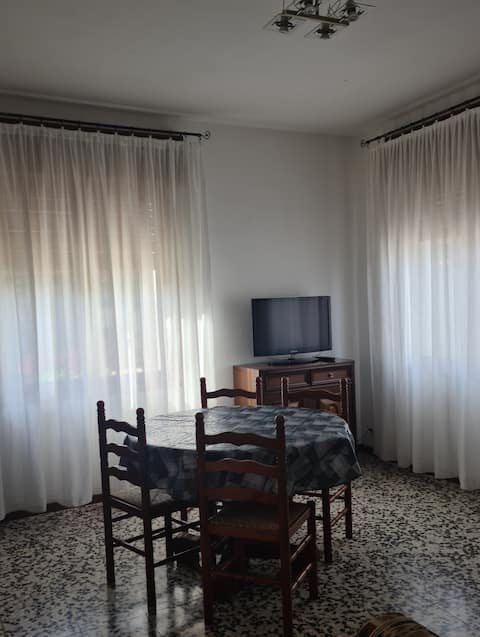 Annuncio Airbnb popolare: family relax a Riva Di Solto