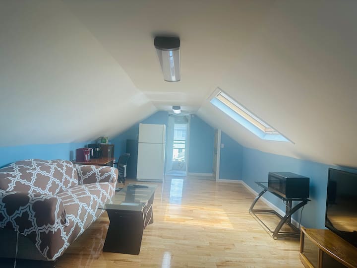 Enjoy To Sleep With Sky Light ! - Utica, NY