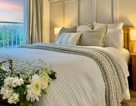 Elegant Coastal Home -Beach-Golf-Cycling-Pets