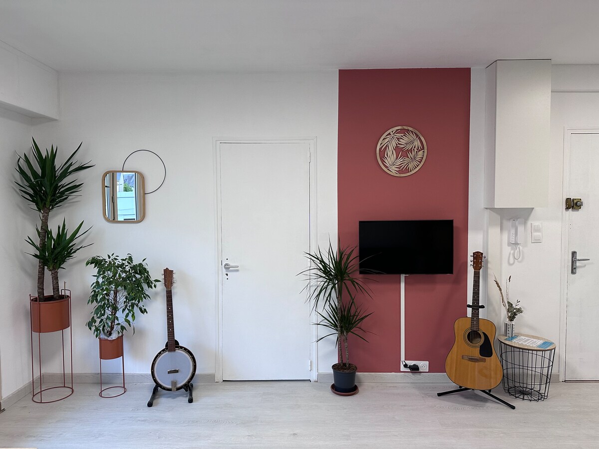 Airbnb performant: My 3-bedroom, 1-bathroom, 65 m² apartment is 2 steps from the city center à Angers