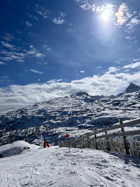 LaSuiteUnique: Pyrenees view-enclosed garden-linen included