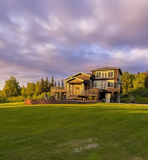 Spacious Mountain Retreat- Hot Tub, Beautiful View