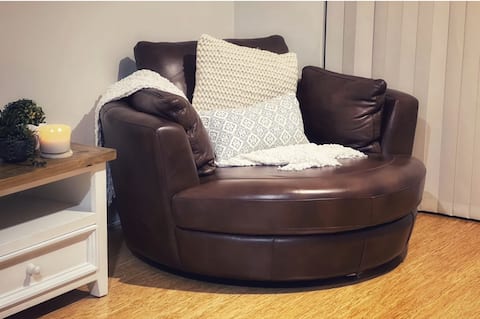 Successful Airbnb property: Kingston 1 bedroom close to the action! in Kingston