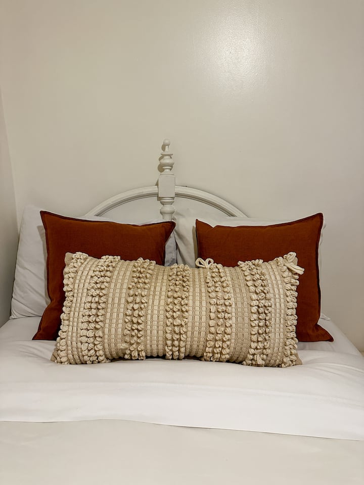 Удобно двойно легло, разположено във втората спалня 