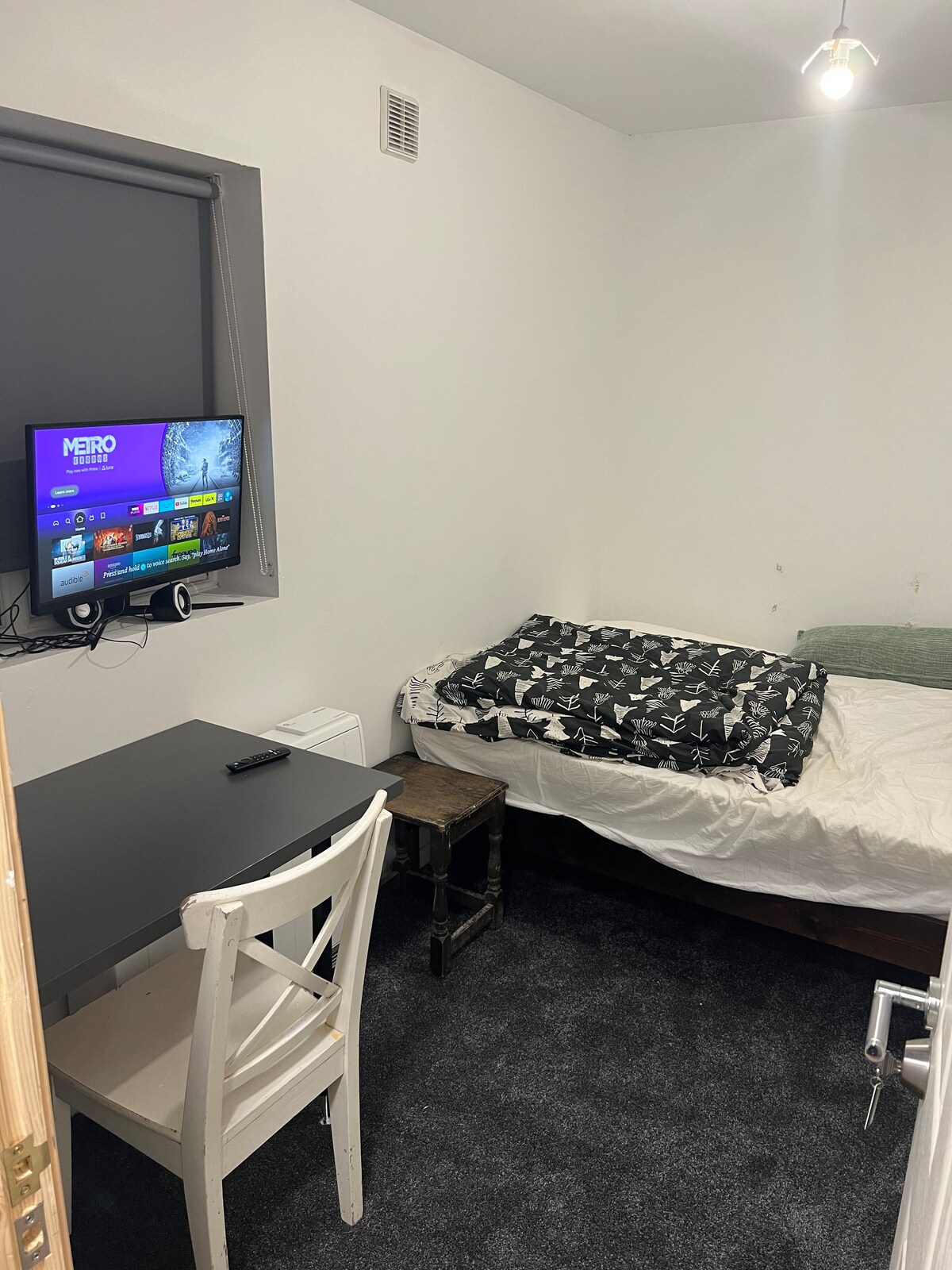 غرفة النوم الثانية - متاحة فقط إذا حجزت شقة كاملة وهي رسوم إضافية (رسالة لمزيد من التفاصيل)