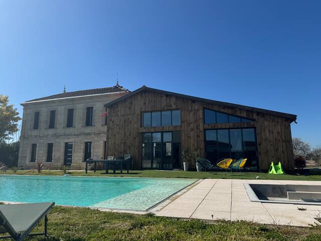 Villa lumineuse avec piscine privée 15 de bordeaux gallery image 2