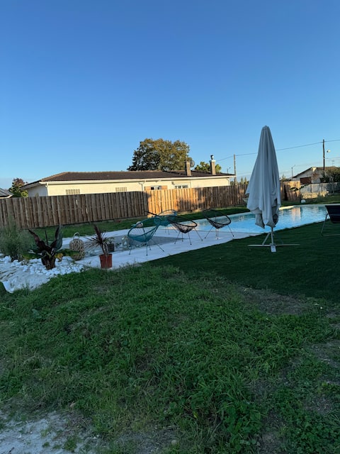 Bright villa with private pool 15 from Bordeaux