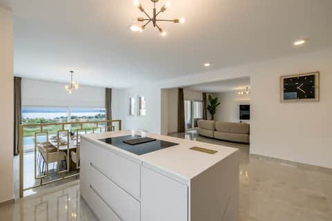 Top Airbnb: New Villa Coco Maison with infinity heated pool in Kaštel Sućurac