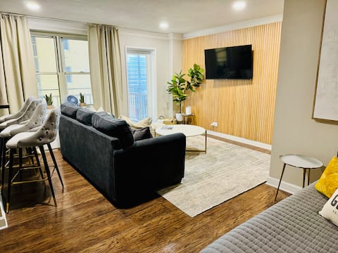 Popular Airbnb listing: Downtown ATL 19th floor Condo/Balcony/Free Parking in Downtown