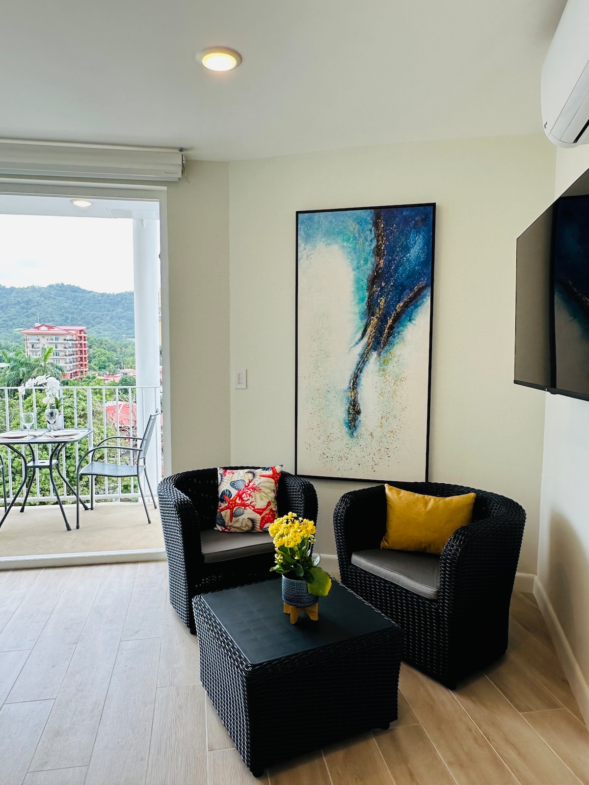Oceanfront romantic studio, views, beach & pools — 1 bedroom vacation rental in Jaco