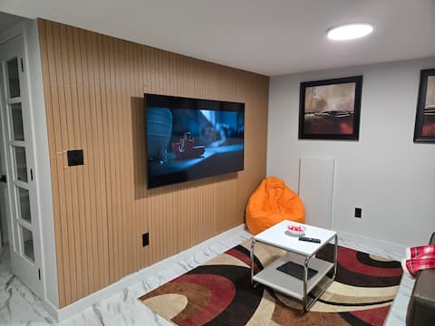 Top performing Airbnb: EllaP Suite, Free driveway parking in The Orchards At Ellerslie