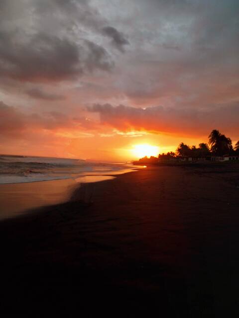 Charming coastal awaits you 2min. from the beach!