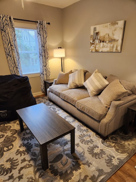 Family Focus, Clean 2 bdrm, 2nd Floor apt w/pkg