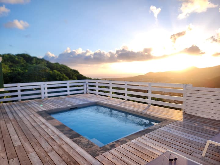 Villa with pool and panoramic view