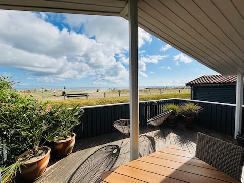 Beach house on the 1st row